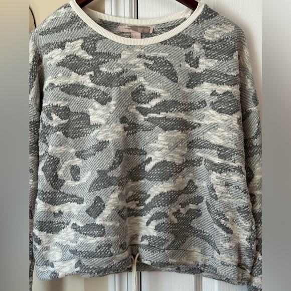 Forever 21 Camouflage Top - Picture 2 of 5